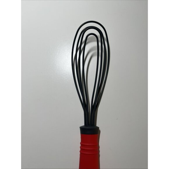 Le Creuset Silicone Balloon Whisk Heat Resistant Ergonomic Handle Black & Red - Picture 3 of 6